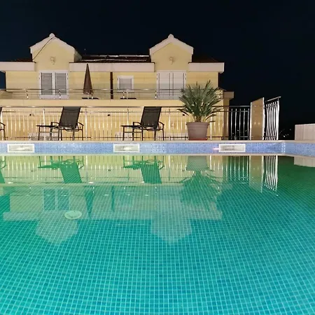 Moonlight - One Bedroom With Large Terrace Classic Daire